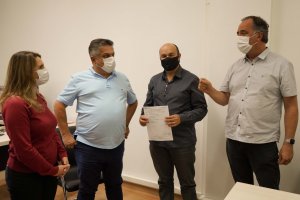 Deputado destina R$ 300 mil para informatização das escolas municipais