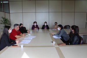 Vereadoras apresentam projeto de banco de leite humano ao prefeito