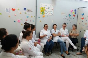 Ambulat&oacute;rio de Les&otilde;es: Roda de conversa e artesanato s&atilde;o utilizados como ferramenta