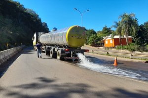 A&ccedil;&atilde;o conjunta promove manuten&ccedil;&atilde;o e limpeza na SC 480