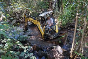 Iniciam os trabalhos de limpeza em riachos e c&oacute;rregos do Munic&iacute;pio