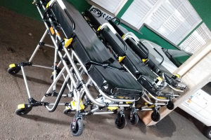 Secretaria de Sa&uacute;de adquire tr&ecirc;s macas novas para ambul&acirc;ncias