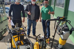 Prefeitura recebe m&aacute;quinas para trabalhos de pavimenta&ccedil;&atilde;o, drenagem e saneamento