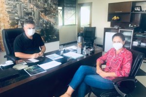 Rua Coberta é tema de encontro entre deputada e prefeito de Chapecó