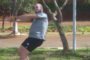 Atleta de Chapecó visa o topo nacional no lançamento de martelo