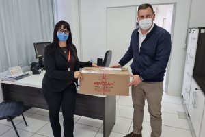 Sa&uacute;de recebe doa&ccedil;&atilde;o de meias el&aacute;sticas