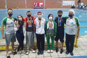 Equipe de natação de Chapecó conquista 15 medalhas