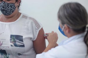 Chapecó já vacinou todos os funcionários da saúde da rede municipal