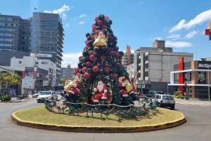 Decoração Natalina de Chapecó está em fase de montagem