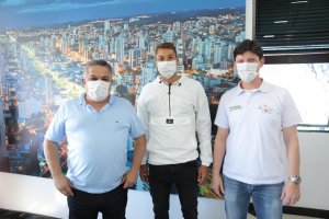 Ferr&atilde;o e Pito querem manter em Chapec&oacute; o t&iacute;tulo de melhor do mundo no futsal