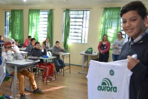 Alunos s&atilde;o premiados pelo  Concurso Recicla CDL na escola