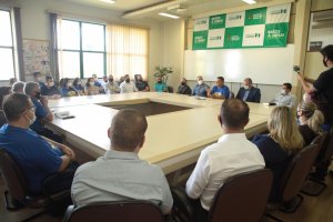 Governo de Chapec&oacute; faz reuni&atilde;o com secret&aacute;rios e diretores