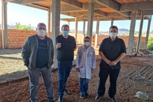 Secret&aacute;rios visitam obras do Centro de Sa&uacute;de do S&atilde;o Pedro