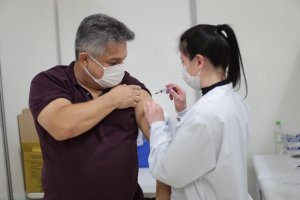 Prefeito de Chapec&oacute; incentiva imuniza&ccedil;&atilde;o completa contra a Covid