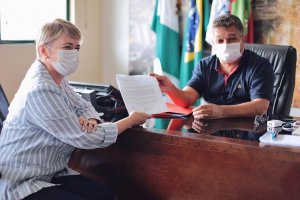 Deputada apresenta ao prefeito de Chapec&oacute; emendas que somam R$ 3,6 milh&otilde;es