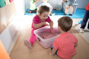 Alunos do CEIM Peteca conhecem o mundo atrav&eacute;s das sensa&ccedil;&otilde;es