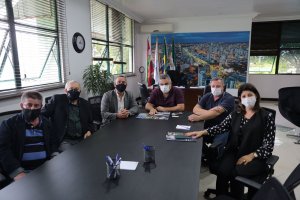Prefeito recebe representantes do Sinaceg