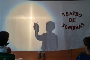 Escola André Marafon realizou teatro de sombras