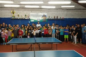 T&ecirc;nis de mesa re&uacute;ne atletas em festival 