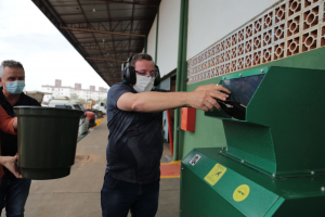 Administra&ccedil;&atilde;o compra triturador de vidro que faz p&oacute; para uso em pavers