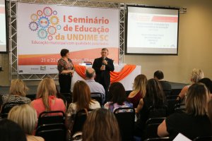 Semin&aacute;rio da Undime re&uacute;ne educadores em Chapec&oacute;