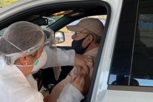 Inicia Drive Thru para vacina&ccedil;&atilde;o de idosos entre 87 e 89 anos