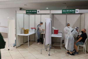 Com tr&ecirc;s mil doses aplicadas no s&aacute;bado, Chapec&oacute; chega a 29 mil imunizados