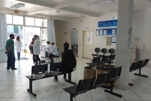 Vacinação segue neste sábado com maiores de 18 anos e segunda dose