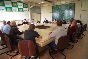 Administra&ccedil;&atilde;o re&uacute;ne vereadores