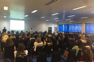 Viol&ecirc;ncia contra mulher &eacute; debatida em Chapec&oacute;