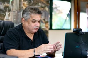 Prefeito fala de enfrentamento da Covid para diretoria e conselheiros da Acic