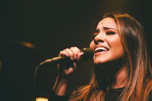 Show com Gabriela Rocha é destaque da programação Natalina de Chapecó