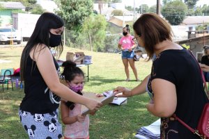 Educação infantil entrega portfólios