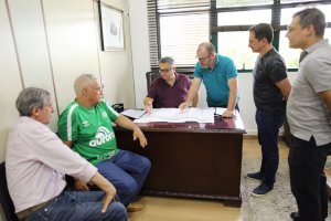 Moradores do Rodeio do Herval apresentam projeto de asfalto rural