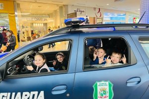 Guarda Municipal realiza exposi&ccedil;&atilde;o e atividades alusivas ao Maio Amarelo