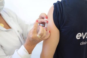 Chapec&oacute; muda hor&aacute;rio de vacina&ccedil;&atilde;o nas unidades de sa&uacute;de