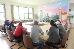 Prefeito de Chapec&oacute; realiza reuni&atilde;o com a diretoria da comunidade do Alto Alegre