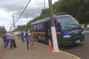 Sa&uacute;de recomenda cuidados e vacina&ccedil;&atilde;o para conter aumento de casos de Covid