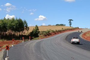 Pavimenta&ccedil;&atilde;o do Contorno Vi&aacute;rio Extremo Oeste j&aacute; passa de 8km&nbsp;