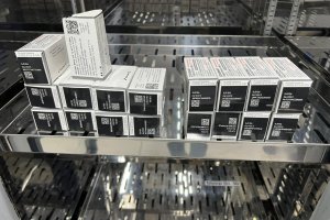 Chapec&oacute; recebe vacina bivalente contra a Covid