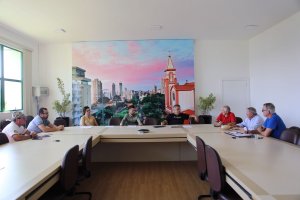 Funda&ccedil;&atilde;o Cultural e Prefeitura recebem representantes de tr&ecirc;s etnias