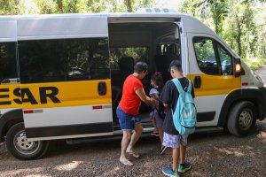Educa&ccedil;&atilde;o implanta nova linha de transporte escolar