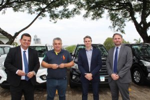Prefeitura entrega viaturas para Pol&iacute;cia Civil de Chapec&oacute; 