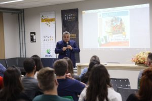 Prefeito palestra para estudantes de Arquitetura e Urbanismo