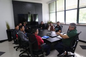 No Dia Nacional dos Povos Ind&iacute;genas, prefeito recebe demandas dos caciques