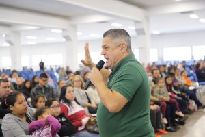 Programa de Olho no Futuro atende estudantes da rede municipal de ensino