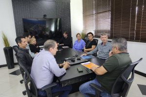 Prefeitura de diretoria da CDL tratam da decora&ccedil;&atilde;o natalina