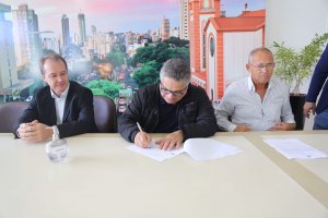 Prefeitura renova concess&atilde;o de im&oacute;vel para Conselho Comunit&aacute;rio do Santa Maria