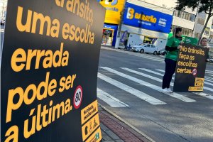Prefeitura realiza Parada Consciente com orienta&ccedil;&otilde;es de tr&acirc;nsito