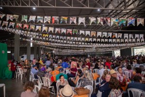 Festa na Ro&ccedil;a re&uacute;ne cerca de 1,5 mil idosos no Parque da Efapi